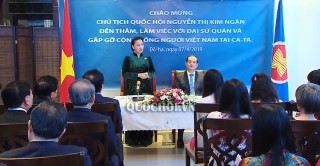 CHỦ TỊCH QUỐC HỘI NGUYỄN THỊ KIM NGÂN GẶP GỠ ĐẠI SỨ QUÁN VÀ CỘNG ĐỒNG NGƯỜI VIỆT TẠI QATAR